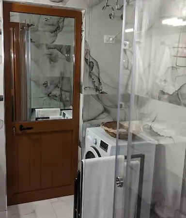 Spacious Modern Close To Centre - Rruga At Zef Valentini, Block 20, 2nd Floor Lejlighed