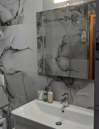 Spacious Modern Close To Centre - Rruga At Zef Valentini, Block 20, 2nd Floor Tirana