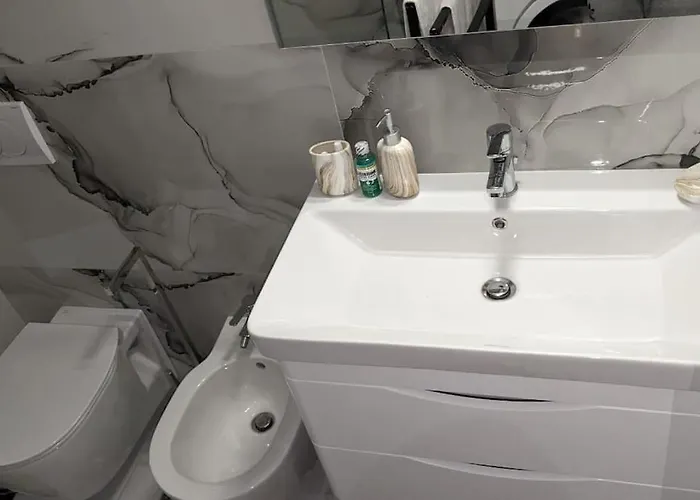 Spacious Modern Close To Centre - Rruga At Zef Valentini, Block 20, 2nd Floor Lägenhet