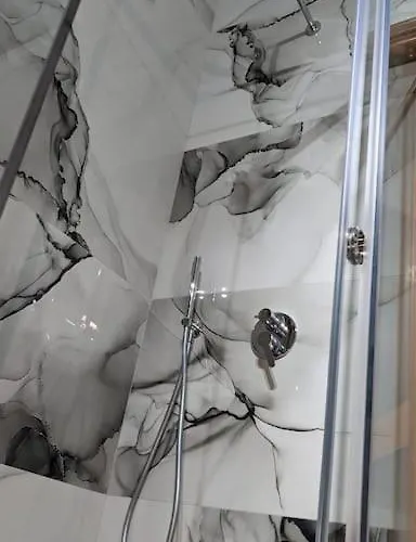 Spacious Modern Close To Centre - Rruga At Zef Valentini, Block 20, 2nd Floor Apartman *